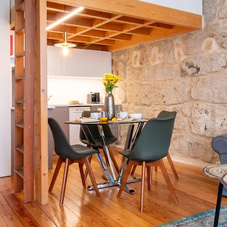 Lovelystay - Aurora Mezzanine Apartment