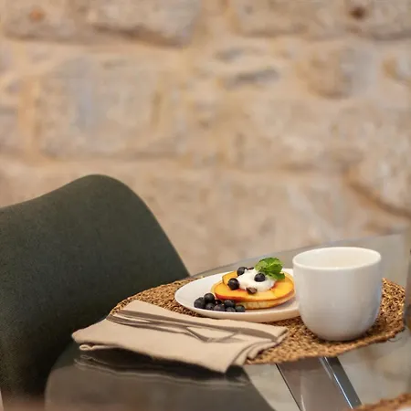 Lovelystay - Aurora Mezzanine Apartment